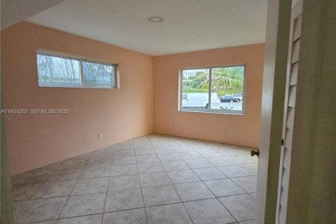 Купить кондоминиум в Помпано-Бич, Флорида 2 спальни, 92.9м2, № 1992452 - фото 13