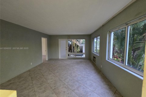 Купить кондоминиум в Помпано-Бич, Флорида 2 спальни, 92.9м2, № 1992452 - фото 3