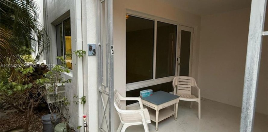 Кондоминиум с 2 спальнями в Помпано-Бич, Флорида № 1992452