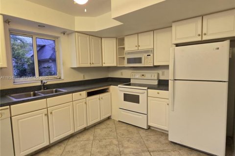 Купить кондоминиум в Помпано-Бич, Флорида 2 спальни, 92.9м2, № 1992452 - фото 7