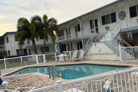 Купить кондоминиум в Помпано-Бич, Флорида 2 спальни, 92.9м2, № 1992452 - фото 22