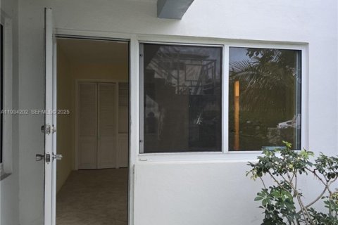 Купить кондоминиум в Помпано-Бич, Флорида 2 спальни, 92.9м2, № 1992452 - фото 18