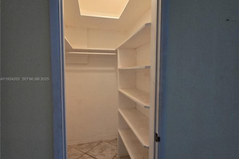 Купить кондоминиум в Помпано-Бич, Флорида 2 спальни, 92.9м2, № 1992452 - фото 12