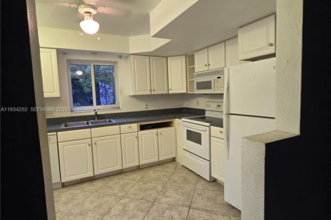 Купить кондоминиум в Помпано-Бич, Флорида 2 спальни, 92.9м2, № 1992452 - фото 5