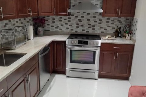 Copropriété à louer à Fort Lauderdale, Floride: 1 chambre, 78.97 m2 № 2349138 - photo 2