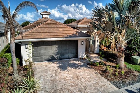 House in Davenport, Florida 3 bedrooms, 165.46 sq.m. № 2102534