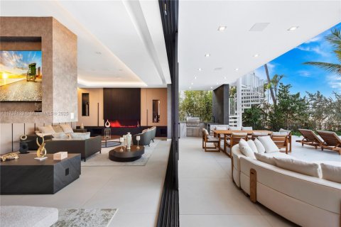 House in Miami Beach, Florida 6 bedrooms, 557.41 sq.m. № 1864566 - photo 17