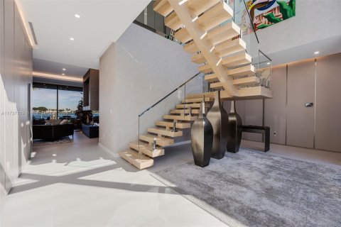 House in Miami Beach, Florida 6 bedrooms, 557.41 sq.m. № 1864566 - photo 5
