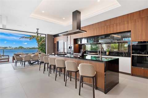 House in Miami Beach, Florida 6 bedrooms, 557.41 sq.m. № 1864566 - photo 23