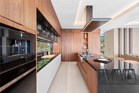 House in Miami Beach, Florida 6 bedrooms, 557.41 sq.m. № 1864566 - photo 21