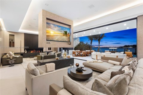 House in Miami Beach, Florida 6 bedrooms, 557.41 sq.m. № 1864566 - photo 16