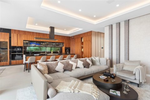 House in Miami Beach, Florida 6 bedrooms, 557.41 sq.m. № 1864566 - photo 15