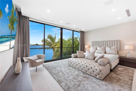 House in Miami Beach, Florida 6 bedrooms, 557.41 sq.m. № 1864566 - photo 27