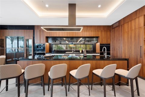 House in Miami Beach, Florida 6 bedrooms, 557.41 sq.m. № 1864566 - photo 20