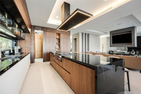 House in Miami Beach, Florida 6 bedrooms, 557.41 sq.m. № 1864566 - photo 26