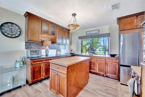 House in Port Charlotte, Florida 3 bedrooms, 112.88 sq.m. № 1572782 - photo 10
