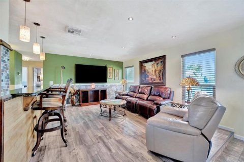 House in Port Charlotte, Florida 3 bedrooms, 112.88 sq.m. № 1572782 - photo 12