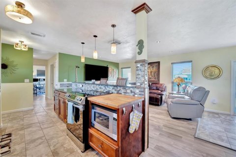 House in Port Charlotte, Florida 3 bedrooms, 112.88 sq.m. № 1572782 - photo 9
