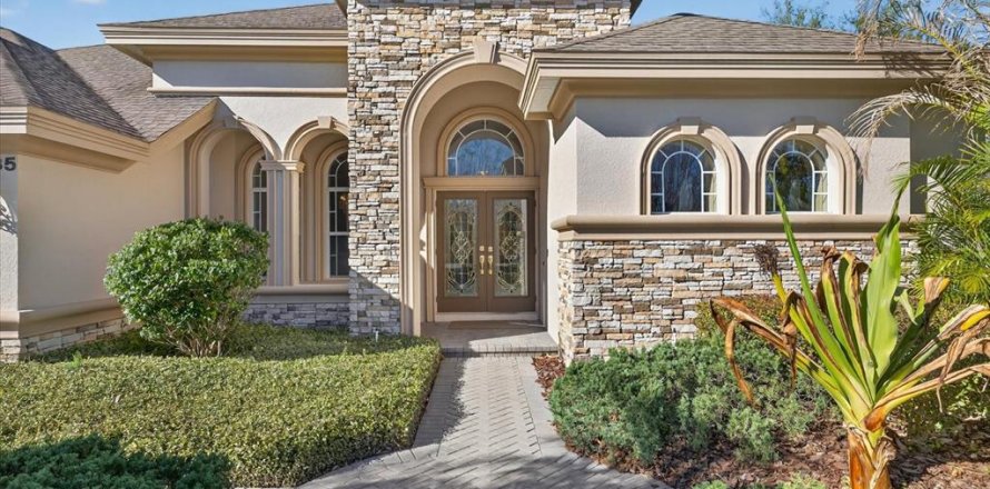 House in Tarpon Springs, Florida 5 bedrooms, 297.1 sq.m. № 2092949