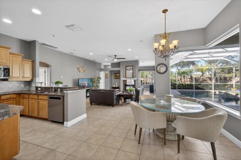 House in Tarpon Springs, Florida 5 bedrooms, 297.1 sq.m. № 2092949 - photo 5