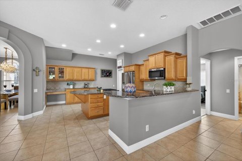 House in Tarpon Springs, Florida 5 bedrooms, 297.1 sq.m. № 2092949 - photo 9