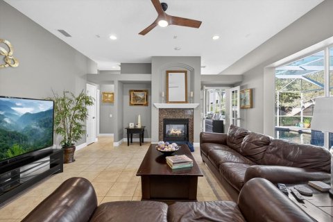House in Tarpon Springs, Florida 5 bedrooms, 297.1 sq.m. № 2092949 - photo 11