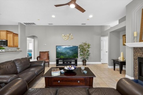 House in Tarpon Springs, Florida 5 bedrooms, 297.1 sq.m. № 2092949 - photo 12
