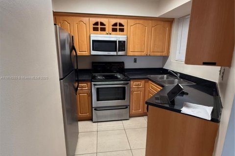 Condominio en venta en Miami, Florida, 1 dormitorio, 73.95 m2 № 2032978 - foto 2