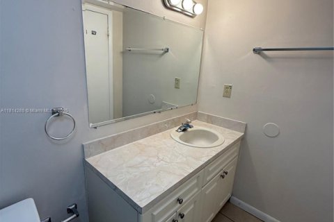 Condominio en venta en Miami, Florida, 1 dormitorio, 73.95 m2 № 2032978 - foto 9