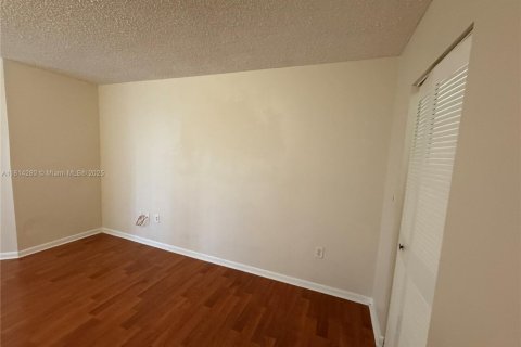 Condominio en venta en Miami, Florida, 1 dormitorio, 73.95 m2 № 2032978 - foto 12