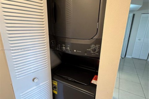 Condominio en venta en Miami, Florida, 1 dormitorio, 73.95 m2 № 2032978 - foto 6