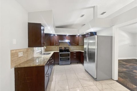 House in Apopka, Florida 3 bedrooms, 176.89 sq.m. № 1805173 - photo 6