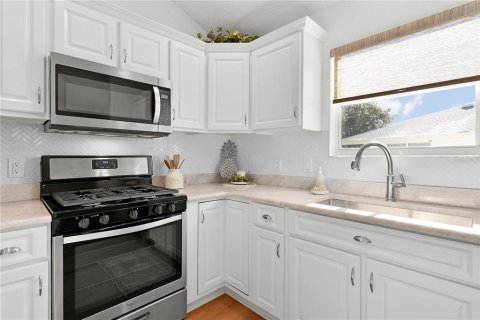 House in The Villages, Florida 2 bedrooms, 115.94 sq.m. № 1835080 - photo 18