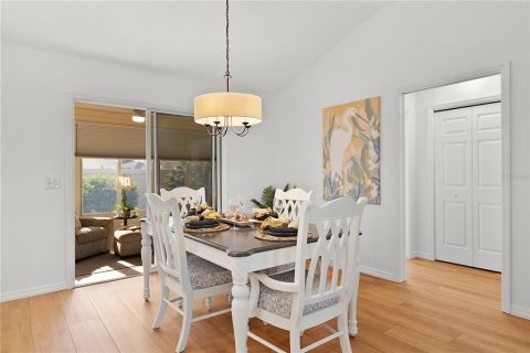 House in The Villages, Florida 2 bedrooms, 115.94 sq.m. № 1835080 - photo 10