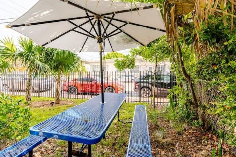 Commercial property in Miami Beach, Florida 203.46 sq.m. № 1990131 - photo 12