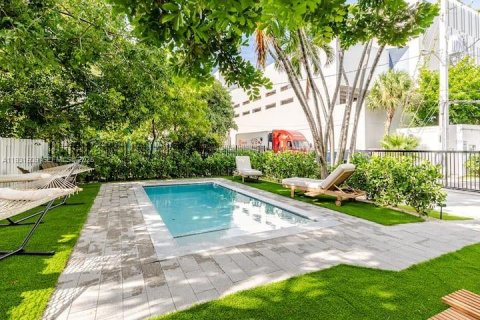 Commercial property in Miami Beach, Florida 203.46 sq.m. № 1990131 - photo 6