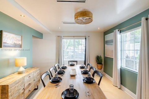 Commercial property in Miami Beach, Florida 203.46 sq.m. № 1990131 - photo 17