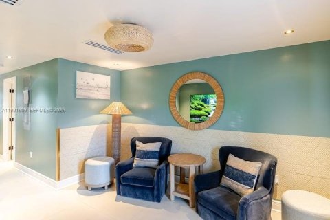 Commercial property in Miami Beach, Florida 203.46 sq.m. № 1990131 - photo 18