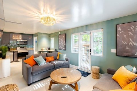 Commercial property in Miami Beach, Florida 203.46 sq.m. № 1990131 - photo 14