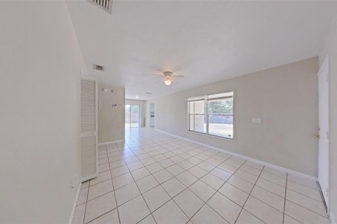 Apartamento en alquiler en Orlando, Florida, 2 dormitorios, 0.74 m2 № 1823271 - foto 3