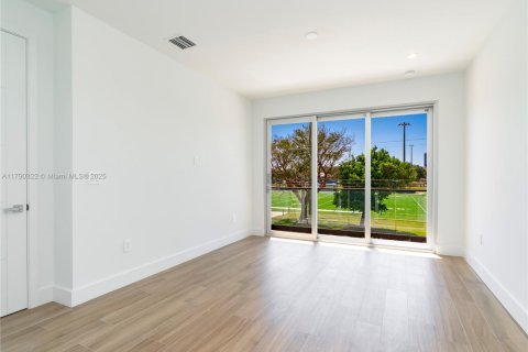 Townhouse in Fort Lauderdale, Florida 4 bedrooms, 232.72 sq.m. № 1731744 - photo 19