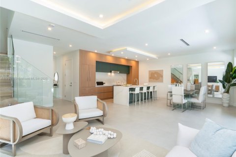 Townhouse in Fort Lauderdale, Florida 4 bedrooms, 232.72 sq.m. № 1731744 - photo 10