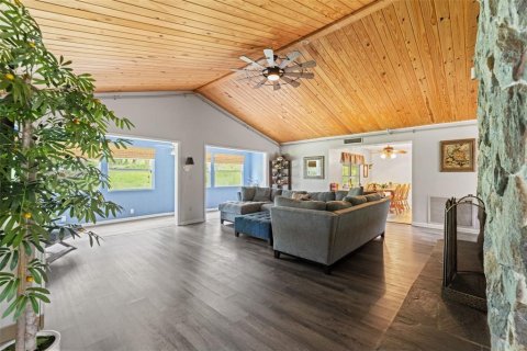 Casa en venta en Brooksville, Florida, 9 dormitorios, 474.17 m2 № 1856608 - foto 11