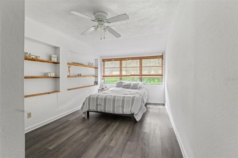 Casa en venta en Brooksville, Florida, 9 dormitorios, 474.17 m2 № 1856608 - foto 23