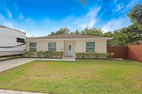 House in Hollywood, Florida 3 bedrooms, 163.32 sq.m. № 1994471 - photo 27