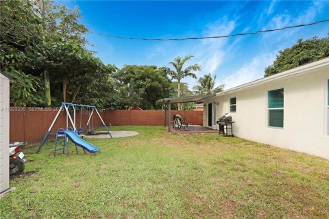 House in Hollywood, Florida 3 bedrooms, 163.32 sq.m. № 1994471 - photo 24