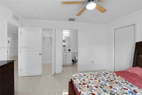 House in Hollywood, Florida 3 bedrooms, 163.32 sq.m. № 1994471 - photo 17