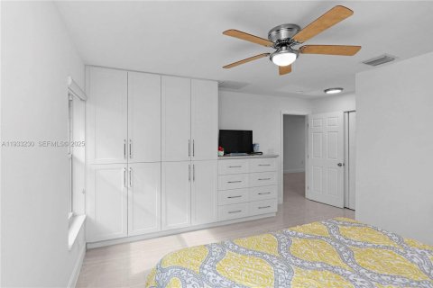 House in Hollywood, Florida 3 bedrooms, 163.32 sq.m. № 1994471 - photo 20