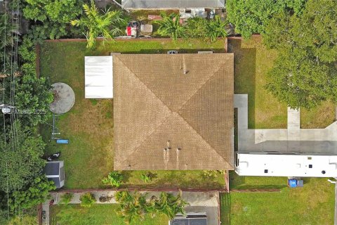 House in Hollywood, Florida 3 bedrooms, 163.32 sq.m. № 1994471 - photo 28