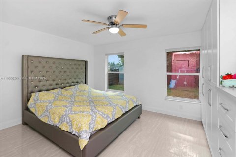 House in Hollywood, Florida 3 bedrooms, 163.32 sq.m. № 1994471 - photo 19